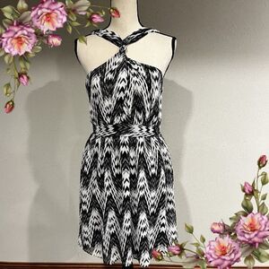 Cute sleeveless zig zag print summer dress